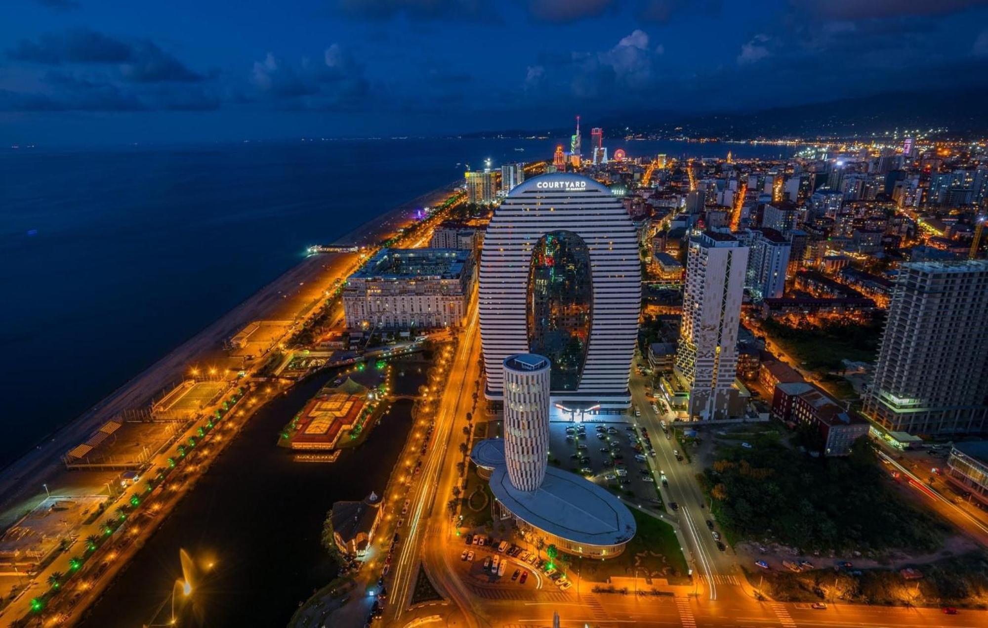 Alliance Palace Aparthotel By Marriott Batumi Exterior foto