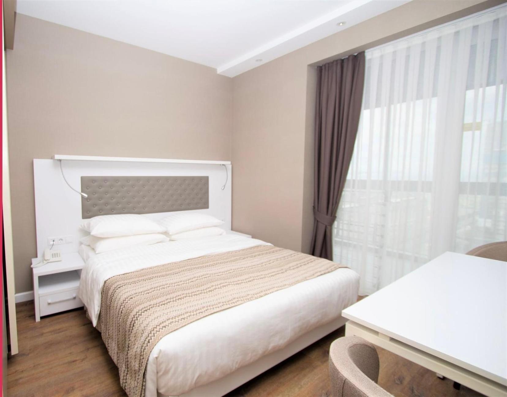 Alliance Palace Aparthotel By Marriott Batumi Exterior foto
