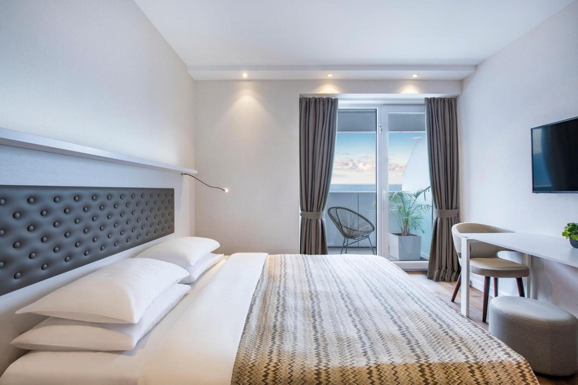 Alliance Palace Aparthotel By Marriott Batumi Exterior foto