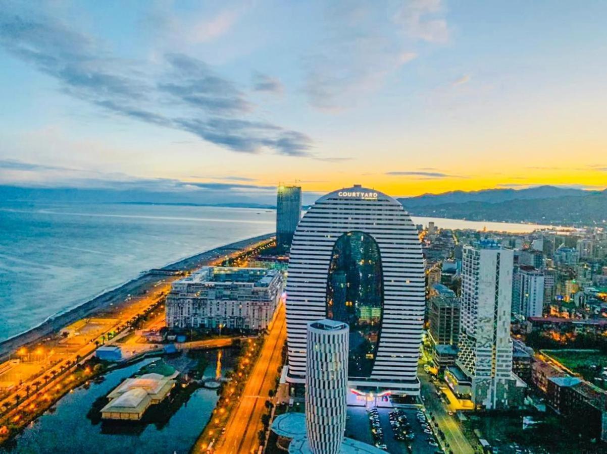 Alliance Palace Aparthotel By Marriott Batumi Exterior foto
